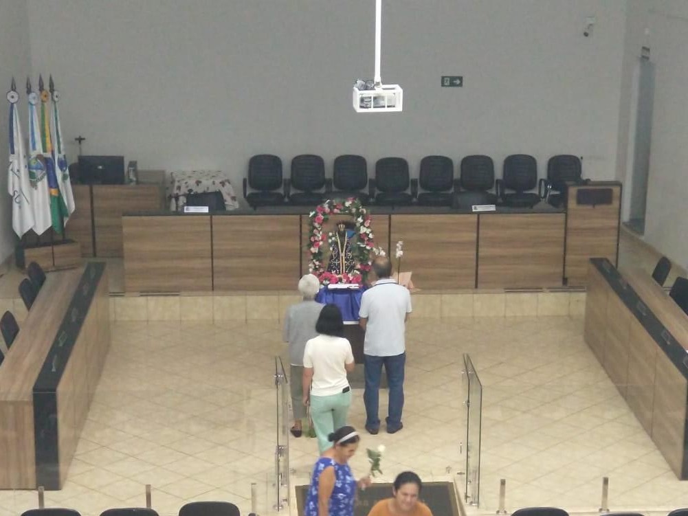 Câmara Municipal Recebe Imagem de Nossa Senhora Aparecida e Participa de Procissão em Ato de Fé e Devoção